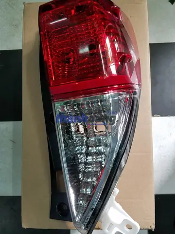 Giá Đèn Hậu Xe Toyota Innova 2017