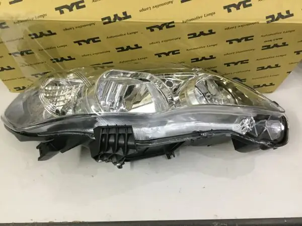 Giá Đèn Pha Toyota Altis 2011
