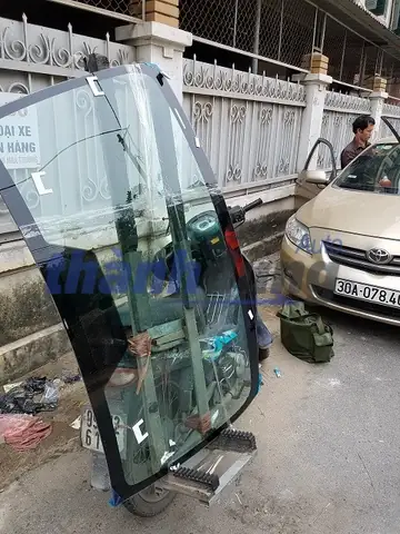 Giá Kính Chắn Gió Xe Toyota Altis