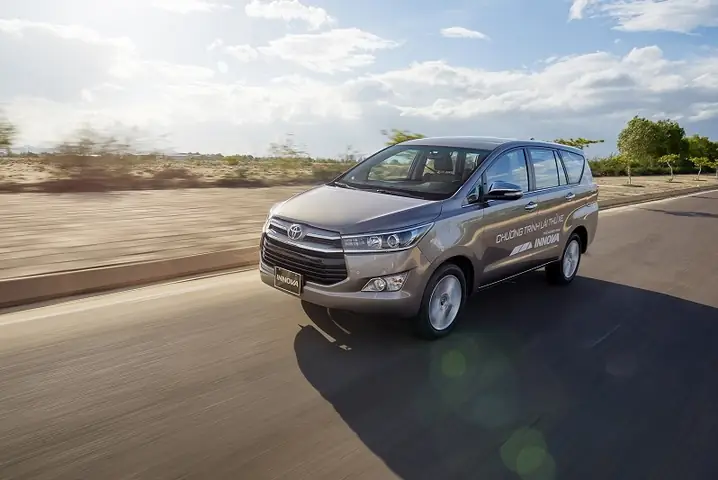 Giá Lăn Bánh Toyota Innova 2018
