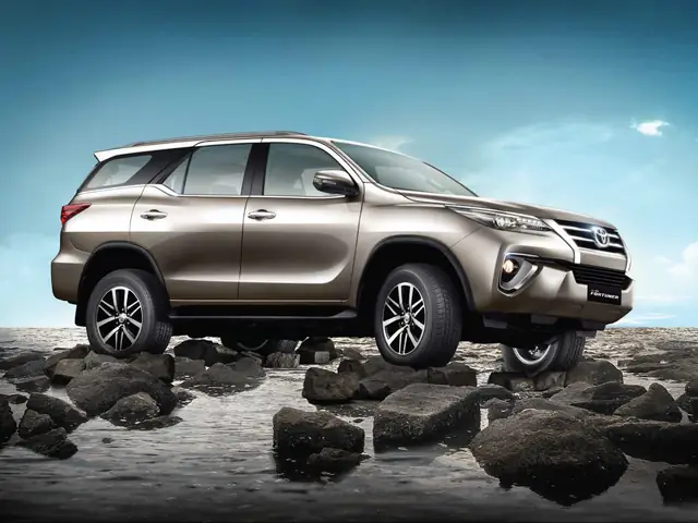 Giá Lăn Bánh Xe Toyota Fortuner 2020