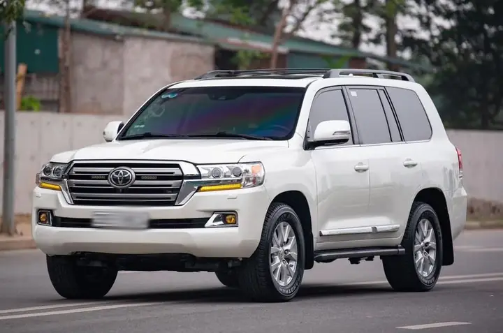 Gia Nhung Chiec Xe Toyota 2016