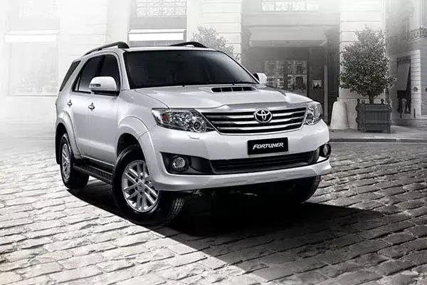 Gia Nhung Chiec Xe Toyota 2016