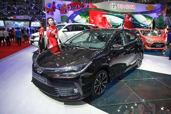Giá Toyota Altis Essport 1.8 Tại Vietnam