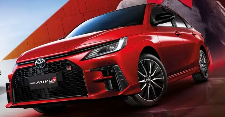 Giá Toyota Altis Essport 1.8 Thái Lan Tại Vietnam