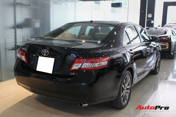 Giá Toyota Camry Le Đời 2009