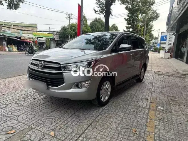 Giá Toyota Innova E 2018 Oto.com.vn