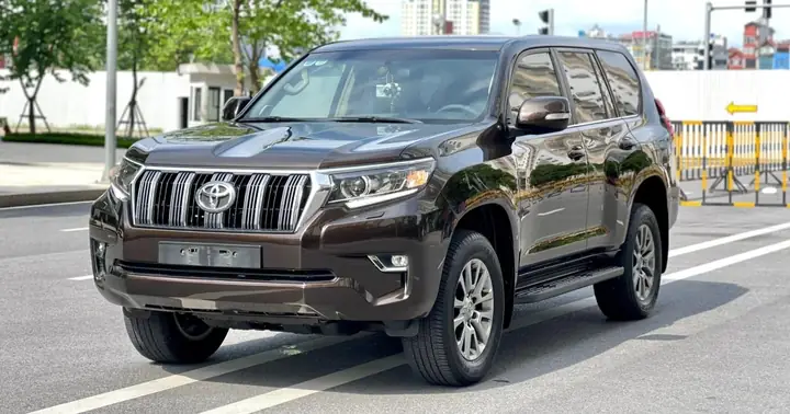 Giá Toyota Land Cruiser Prado 2017