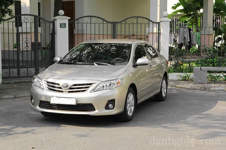 Gia Tri Xe Con Toyota Corolla Doi 2012