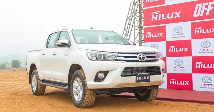 Giá Xe Bán Tải Toyota 2017