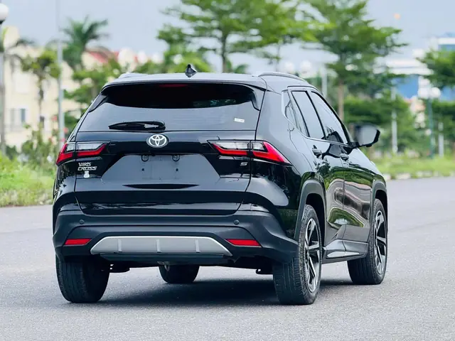 Gia Xe Hoi Toyota Avanda Lan Banh