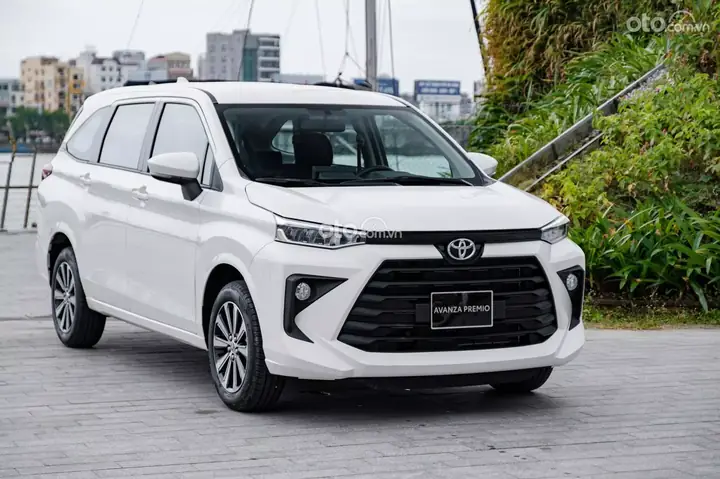 Gia Xe Hoi Toyota Avanda Lan Banh