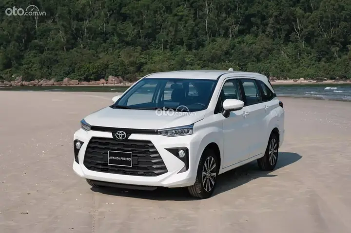 Gia Xe Hoi Toyota Avanza Lan Banh