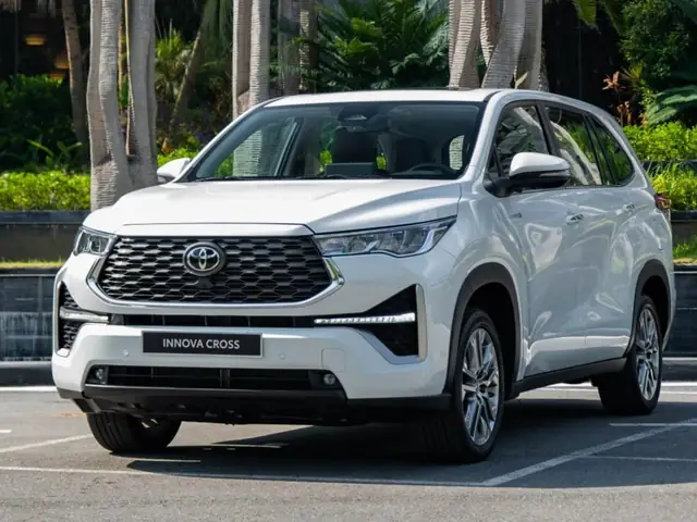 Gia Xe Lan Banh Toyota 2.0