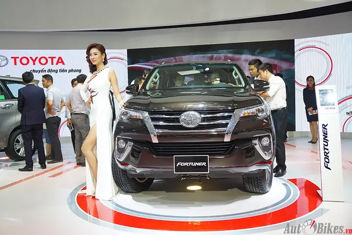 Gia Xe O To Toyota 4 Cho Thang 8 2017