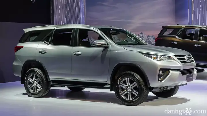 Giá Xe Ô Tô Toyota Tháng 3 Năm 2017