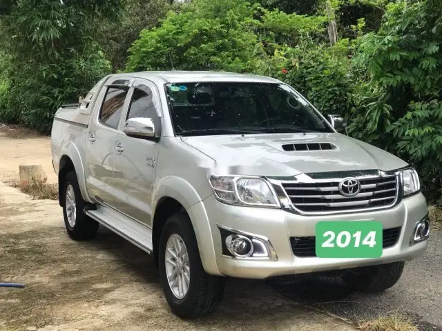 Giá Xe Pickup Toyota Hilux G 2014