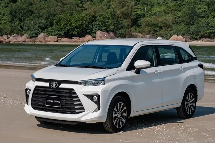 Gia Xe Toyota Avanda Lan Banh