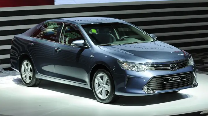 Giá Xe Toyota Camry 2.5q 2015