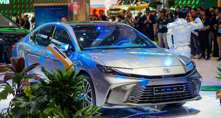 Gia Xe Toyota Camry Cu Va Moi Gia Xe Toyota Camry Cu Va Moi
