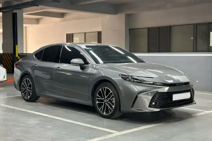 Gia Xe Toyota Camry Hybrid Tai Viet Nam