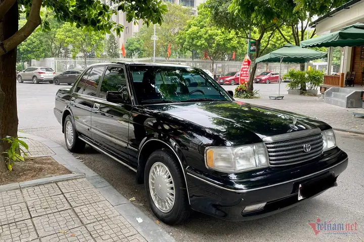 Giá Xe Toyota Crown 2019 Tại Việt Nam