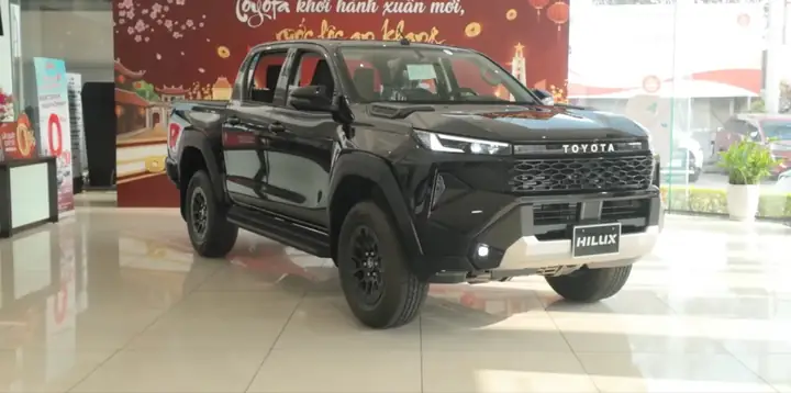 Giá Xe Toyota Hilux Lăn Bánh