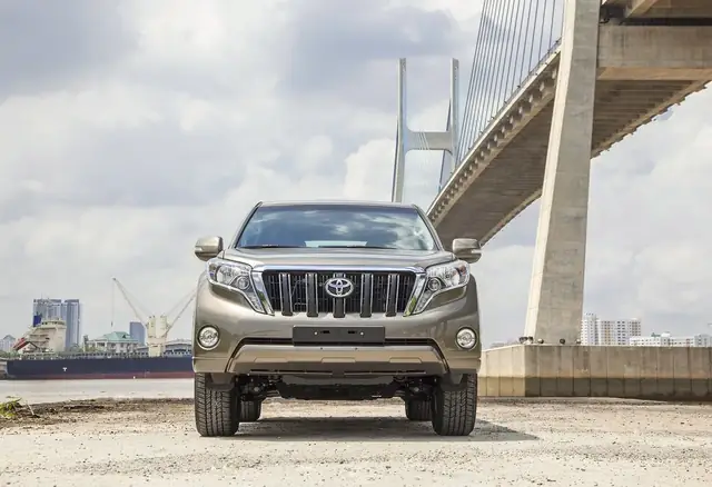 Giá Xe Toyota Land Cruiser Prado 2015