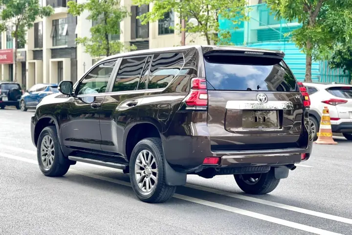 Giá Xe Toyota Land Cruiser Prado 2017