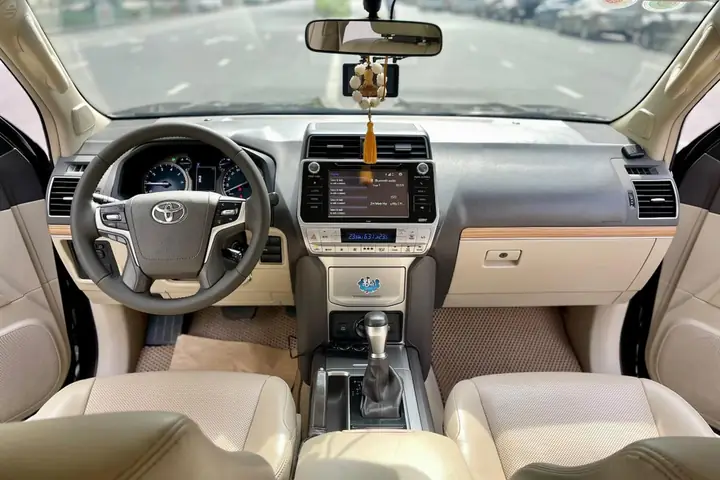 Giá Xe Toyota Land Cruiser Prado 2017