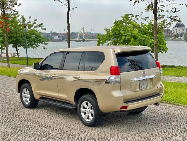 Giá Xe Toyota Land Cruiser Txl