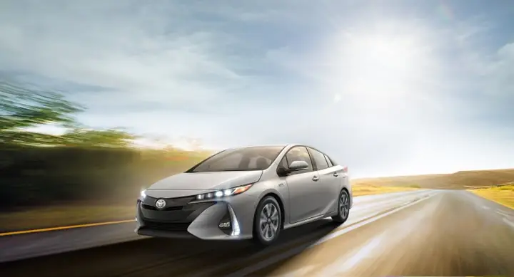 Giá Xe Toyota Prius Prime 2017
