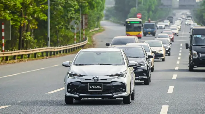 Gia Xe Toyota Vios Da Qua Du Dung
