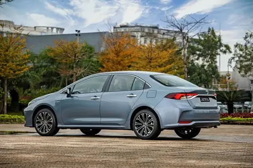 Gioi Thieu Xe Toyota Corolla Altis