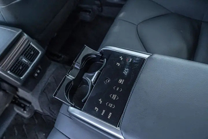 Hàng Ghế Sau Toyota Camry 2016