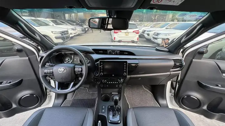 Hình Ảnh Noi Thất Xe Toyota Hilux 2018