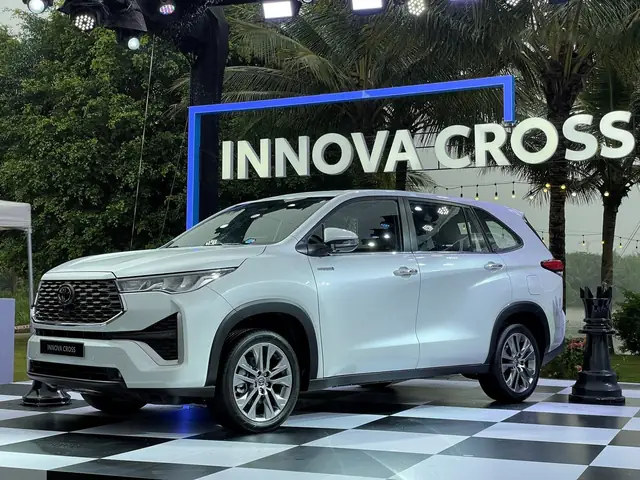 Hinh Anh Toyota Inova Ban 2.0 G Doi 2011
