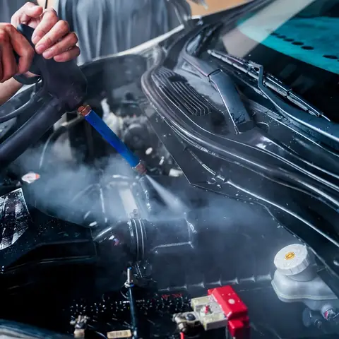 Hình Ảnh Vệ Sinh Khoang Động Cơ Toyota