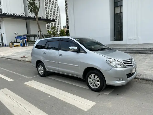 Hinh Anh Xe Toyota Innova 2010