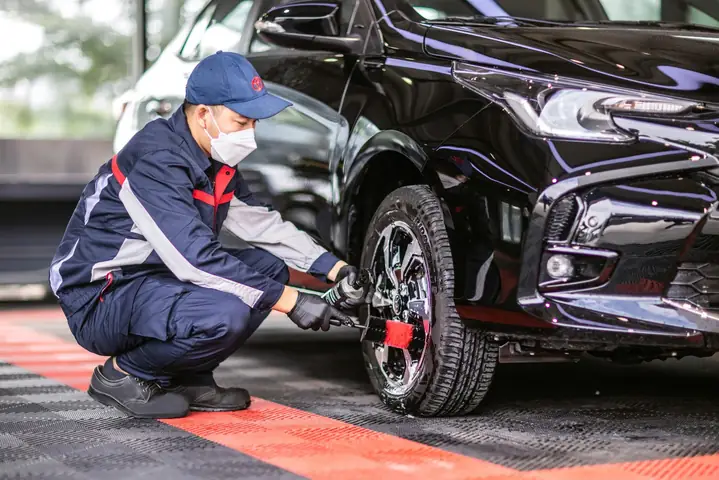 Hình Bảo Hành 3 Năm Hoặc 100.000km Toyota