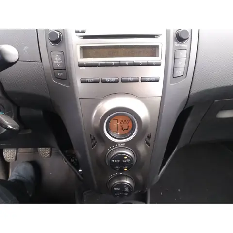 Hướng Dẫn Sử Dụng Toyota Yaris 2010 Hướng Dẫn Sử Dụng Toyota Yaris 2010