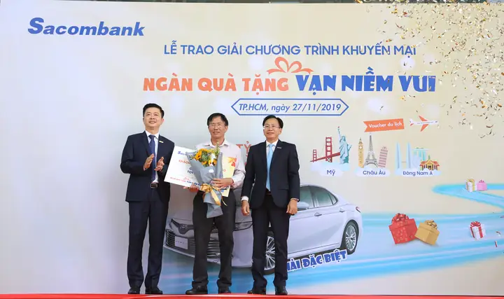 Khách Hàng Trúng Thưởng Xài Visa Trúng Toyota