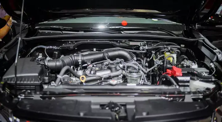 Khoang Động Cơ Toyota Fortuner 2018