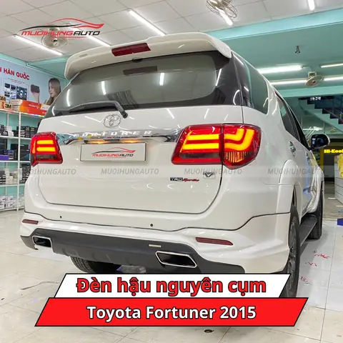 Kinh Chieu Hau Toyota Fouter Mau Den