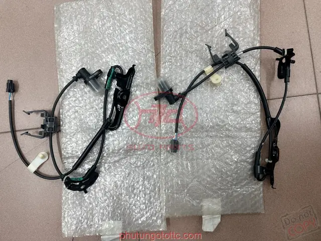 Lắp Cảm Biến Trước Toyota Camry Lắp Cảm Biến Trước Toyota Camry