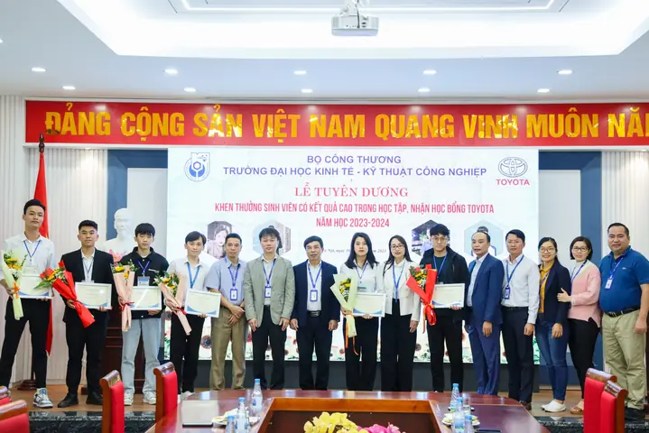 Lễ Trao Học Bổng Toyota 2016 Lễ Trao Học Bổng Toyota 2016