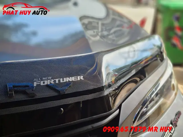 Lướt Gió Capo Toyota Fortuner Chữ Đỏ