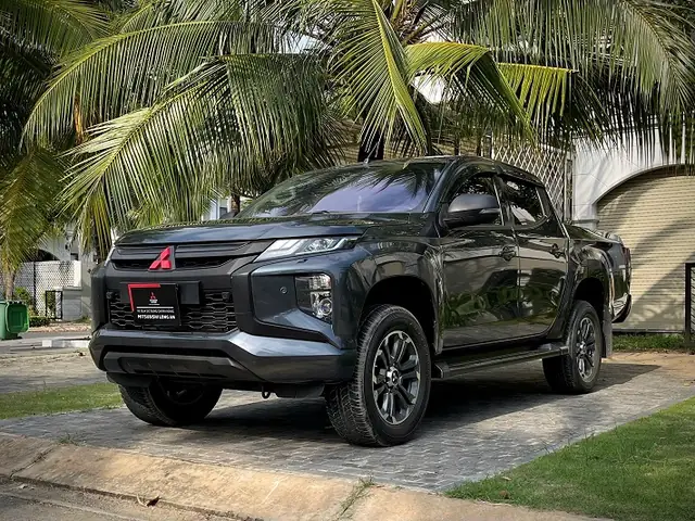 Mitsubishi Triton 2019 Vs Toyota Hilux