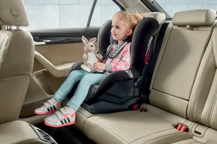 Móc Khóa Trẻ Em Isofix Trên Toyota Innova Venturer 2018