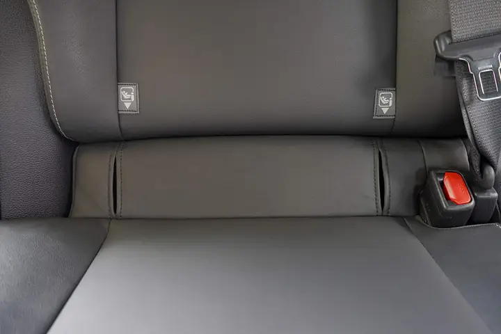 Móc Khóa Trẻ Em Isofix Trên Toyota Innova Venturer 2018 Móc Khóa Trẻ Em Isofix Trên Toyota Innova Venturer 2018